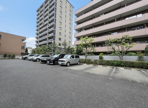 コスモ浦和常盤 共用部写真（駐車場）