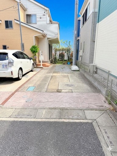 さいたま市南区辻7丁目 中古戸建 現地写真（駐車場）