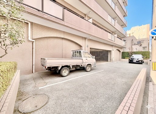 コート浦和常盤 共用部写真（駐車場）