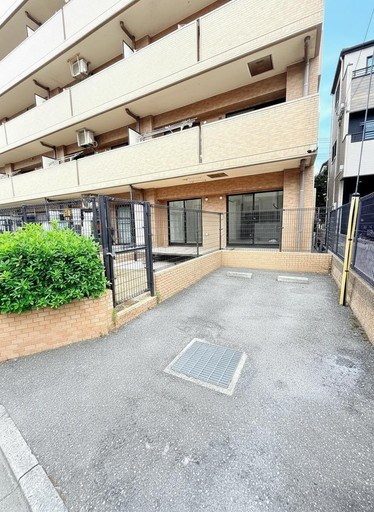 セレナハイム西浦和 共用部写真（駐車場）
