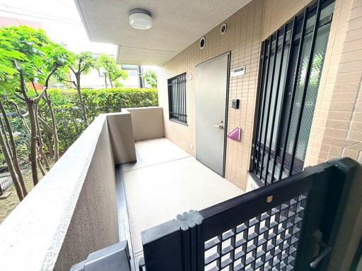 東急ドエル・アルス戸田 現地写真（玄関）