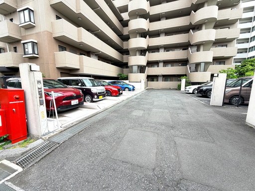 東急ドエル・アルス戸田 共用部写真（駐車場）