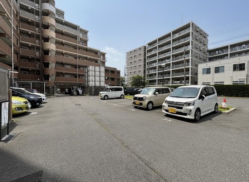 ロータリーパレス浦和西 共用部写真（駐車場）