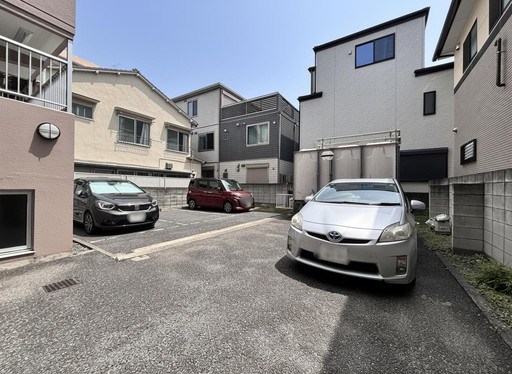 エバーグリーンパレス戸田公園 共用部写真（駐車場）