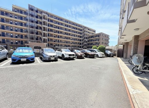 ライオンズガーデン西浦和第二 共用部写真（駐車場）