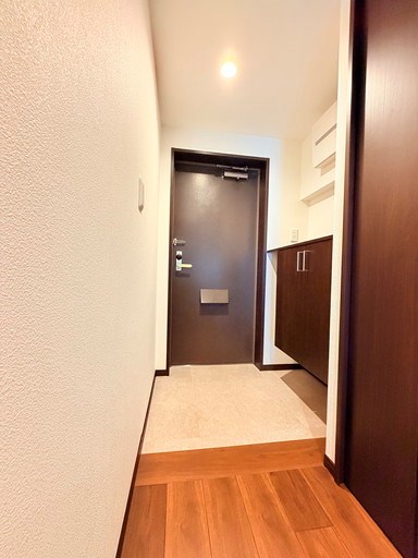 コスモ浦和根岸参番館 現地写真（玄関）