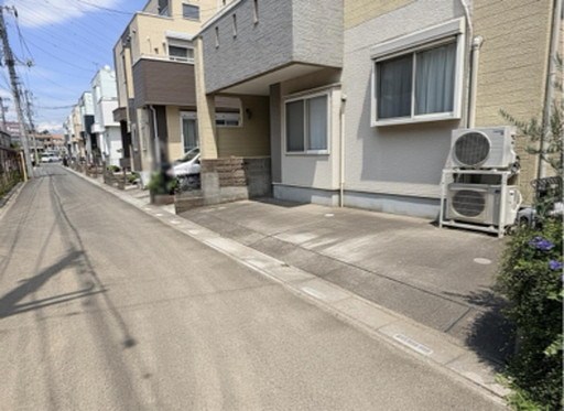 川口市大字芝　中古戸建 現地写真（駐車場）