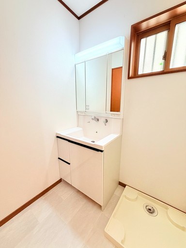 戸田市大字新曽中古戸建 内観写真（洗面台・洗面所）