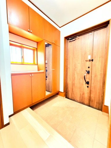 戸田市大字新曽中古戸建 現地写真（玄関）