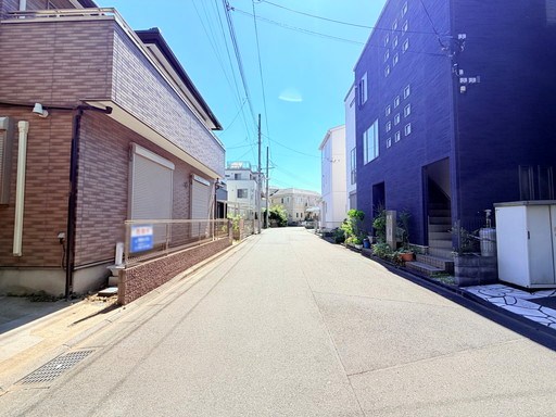 戸田市大字新曽中古戸建 現地写真（前面道路含む現地写真）