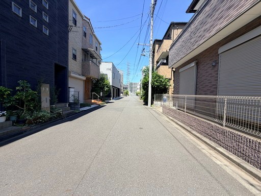戸田市大字新曽中古戸建 現地写真（前面道路含む現地写真）
