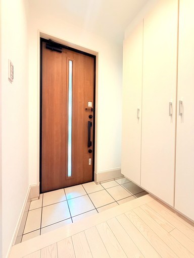 さいたま市南区文蔵５丁目中古戸建 現地写真（玄関）