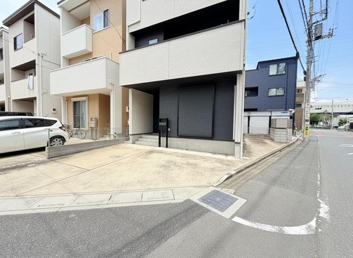 さいたま市南区文蔵５丁目中古戸建 現地写真（駐車場）