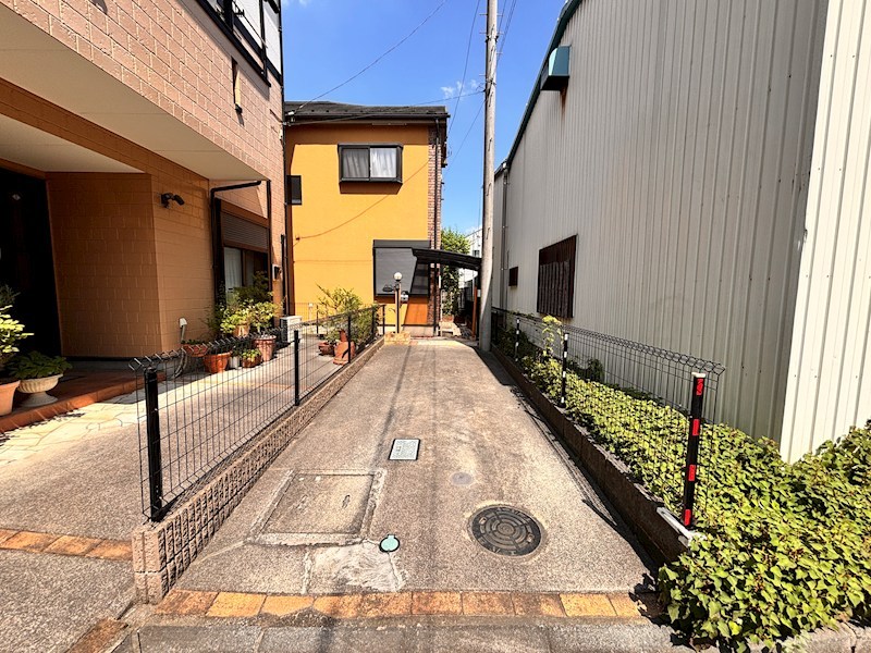 戸田市新曽南2丁目 中古戸建 現地写真（駐車場）