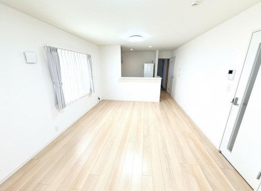 さいたま市桜区栄和6丁目中古戸建 内観写真（リビング）