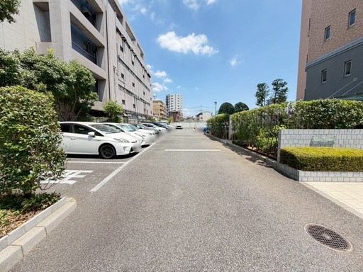 セントレジアス川口 共用部写真（駐車場）