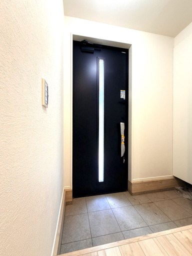 さいたま市南区鹿手袋１丁目新築戸建　全2棟　2号棟 現地写真（玄関）