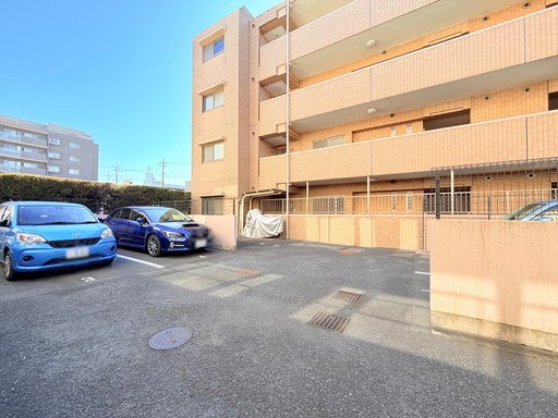 ヴェルビュ南浦和弐番館 共用部写真（駐車場）