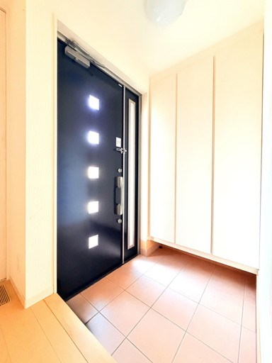 さいたま市南区曲本４丁目中古戸建 現地写真（玄関）