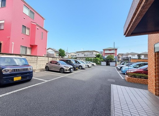 武蔵浦和第弐ローヤルコーポ 共用部写真（駐車場）