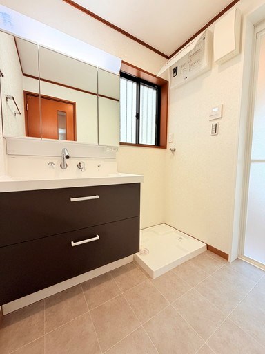 戸田市下前２丁目中古戸建 内観写真（洗面台・洗面所）