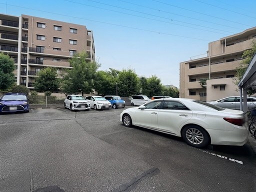 東急ドエルアルス浦和元町 共用部写真（駐車場）