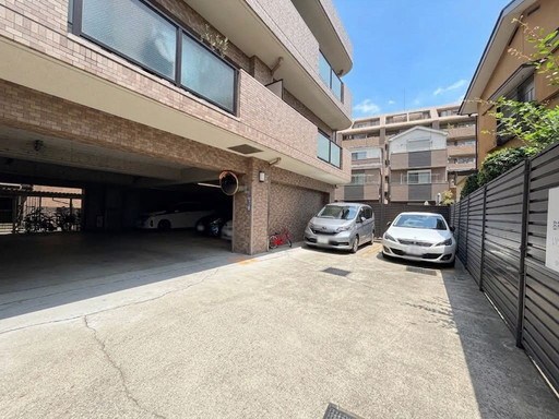 日神パレステージ浦和駒場公園 共用部写真（駐車場）