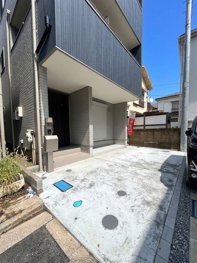 蕨市北町４丁目新築戸建　全1棟 現地写真（駐車場）