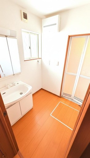 戸田市喜沢2丁目 中古戸建 内観写真（洗面台・洗面所）