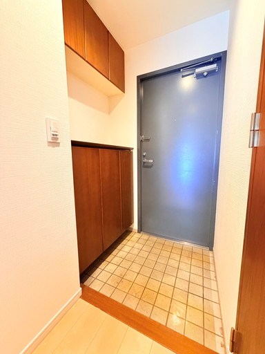 グレイスコート戸田 現地写真（玄関）