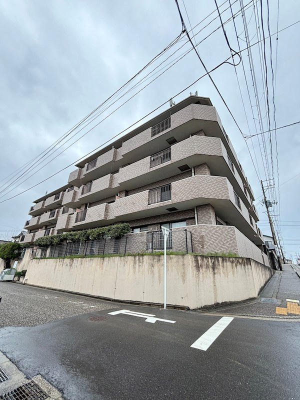 ライオンズマンション青山 205号室 外観写真