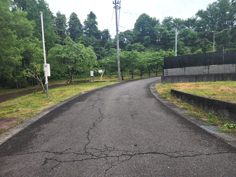 福井市志津が丘2丁目 現地写真（前面道路含む現地写真）
