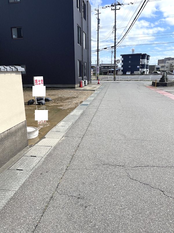 福井市新田塚1丁目　売土地 現地写真（前面道路含む現地写真）