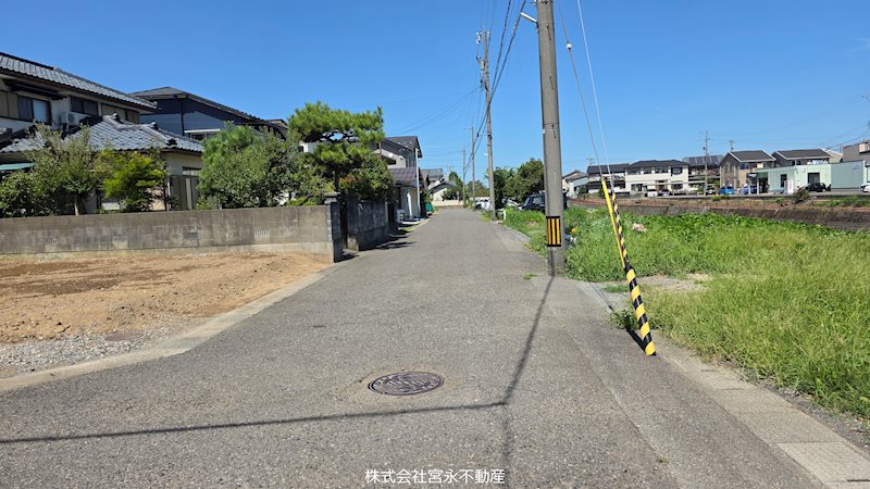 福井市高塚町　売地 現地写真（前面道路含む現地写真）
