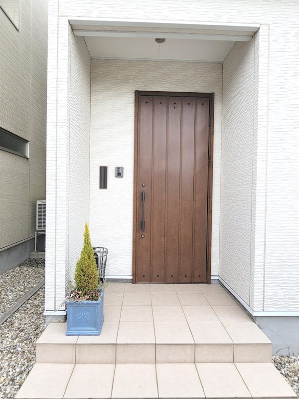 福井市舟橋黒竜1丁目　中古戸建 現地写真（玄関）