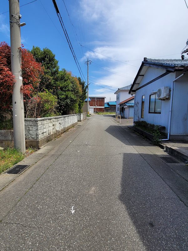 坂井市坂井町上新庄　売土地 現地写真（前面道路含む現地写真）