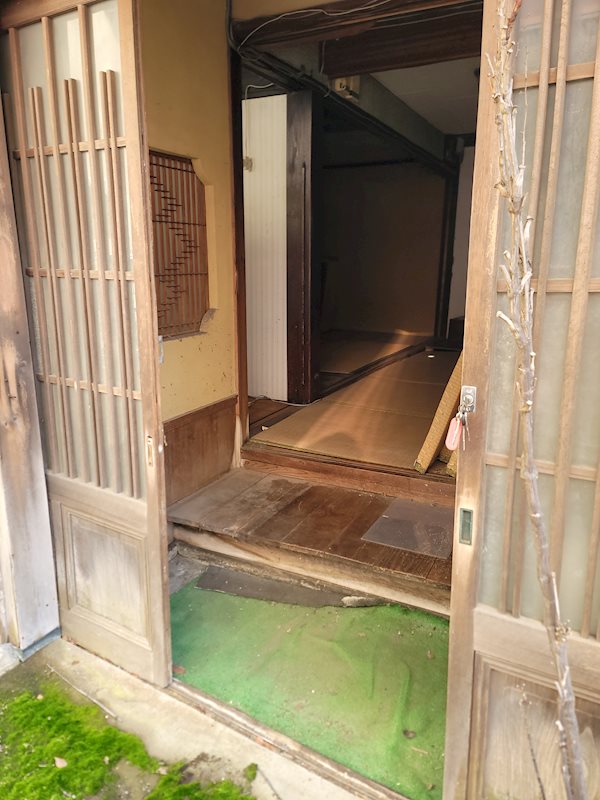 坂井市三国町南本町3丁目　中古戸建 現地写真（玄関）