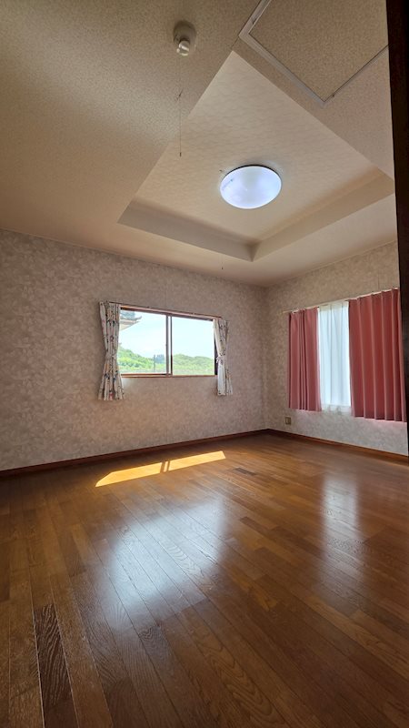 鯖江市西番町　中古戸建 内観写真（リビング以外の居室）