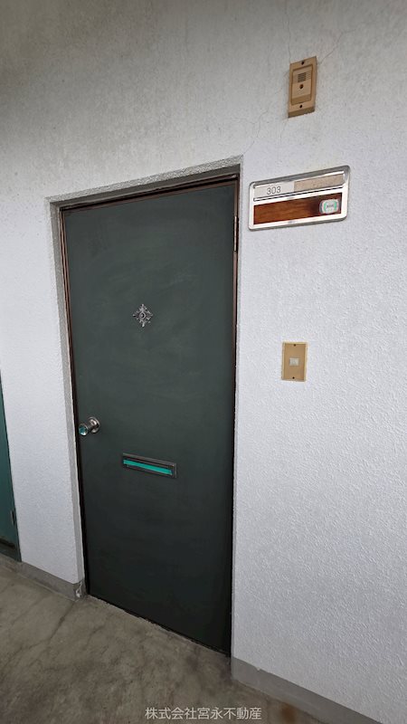 鯖江市糺町　売マンション 現地写真（玄関）