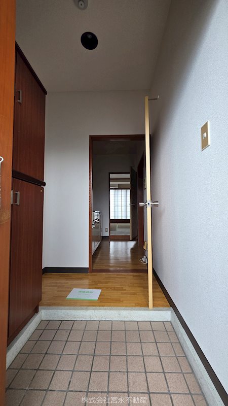 鯖江市糺町　売マンション 現地写真（玄関）