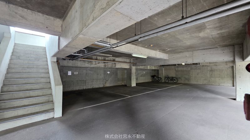 鯖江市糺町　売マンション 現地写真（駐車場）