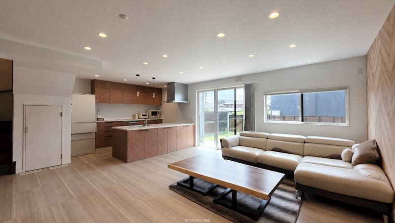 坂井市春江町針原　中古戸建 内観写真（リビング）