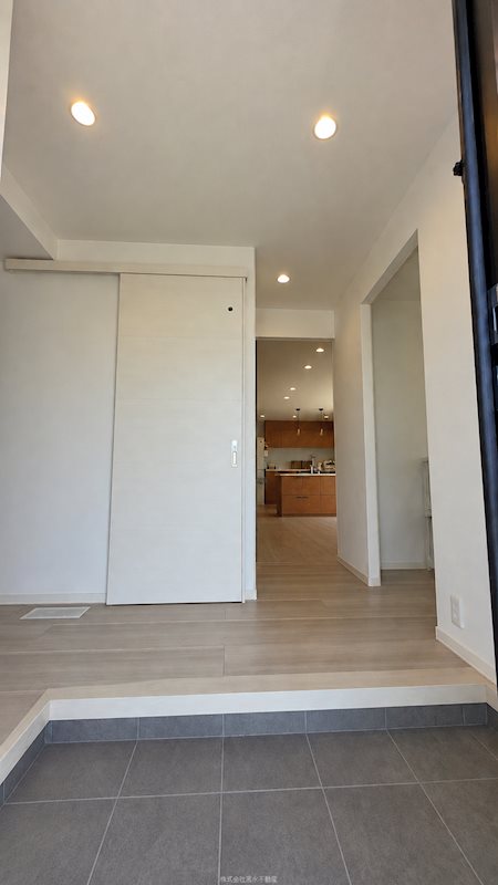 坂井市春江町針原　中古戸建 現地写真（玄関）