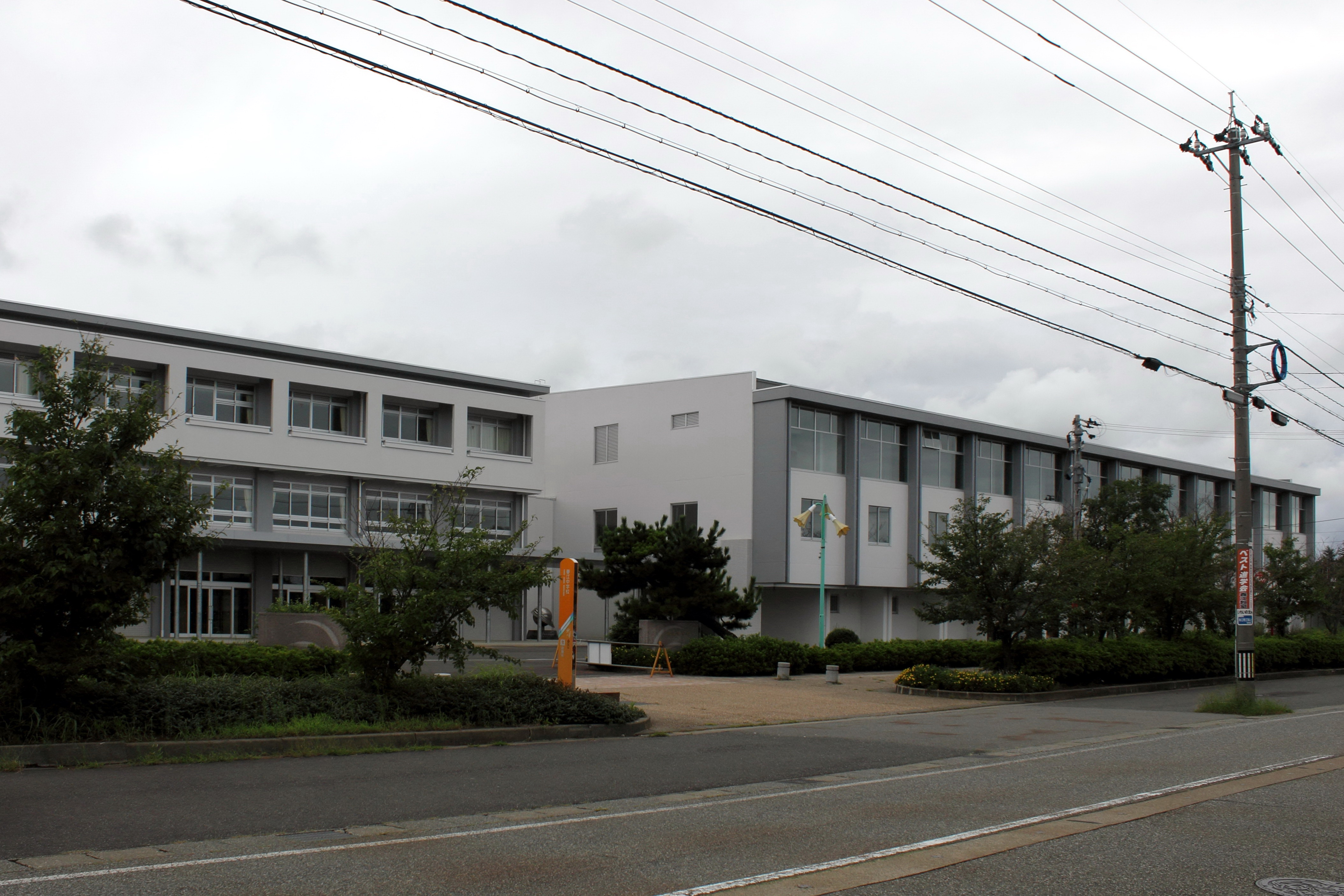坂井市春江町針原　中古戸建 中学校
