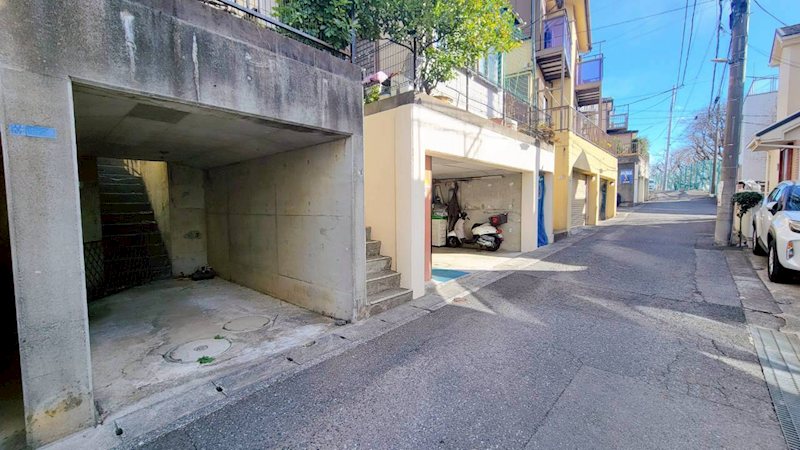 川崎市宮前区犬蔵1丁目（古家付き土地） 現地写真（前面道路含む現地写真）
