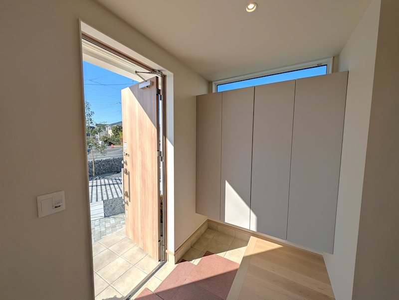 【モデルハウス】■稲田4950万円新築建売■佐野小学校エリア♪ 現地写真（玄関）