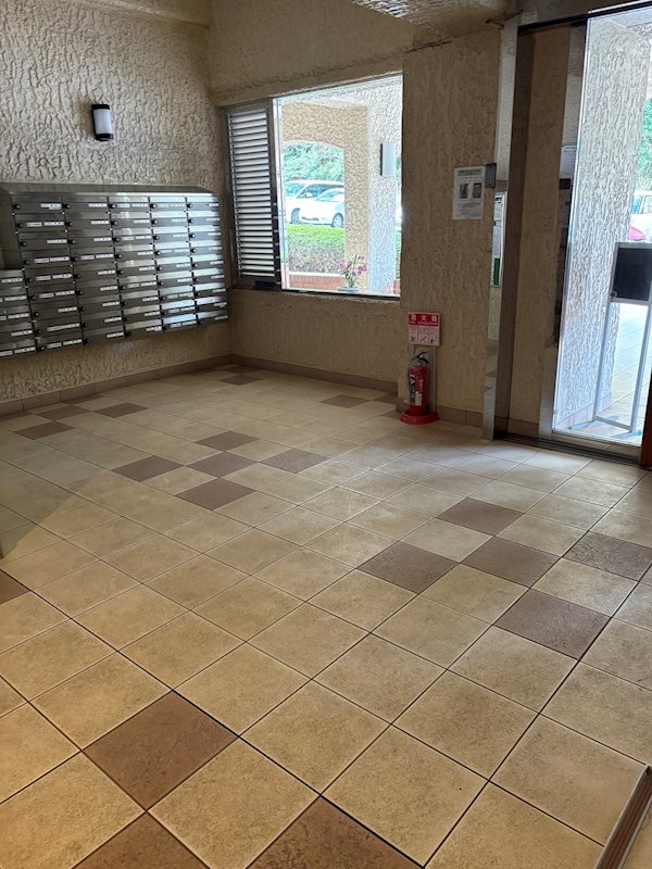 若葉台団地2-12号棟 共用部写真（エントランス）
