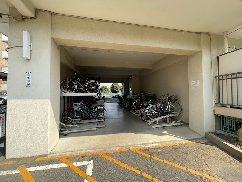 芦花公園スカイハイツ 共用部写真（駐車場）