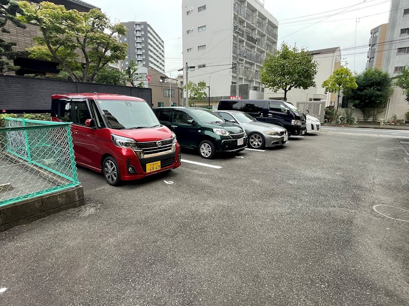 ユニーブル旭ヶ丘 共用部写真（駐車場）
