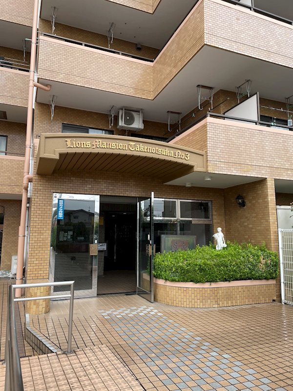 草加市　区分マンション 共用部写真（エントランス）